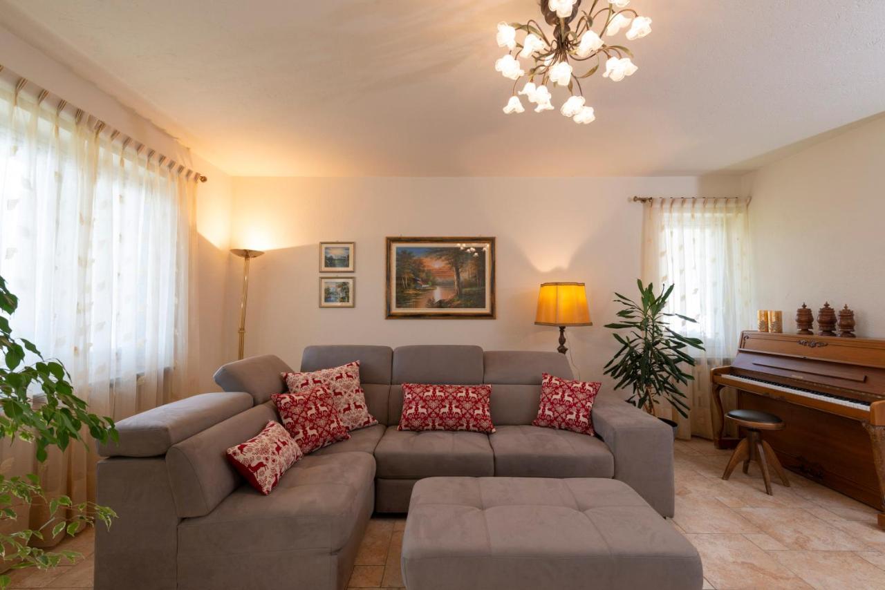 Villa Mara - Aosta - 200 Mq - Wifi - Jacuzzi - Parcheggio - Giardino Exterior photo